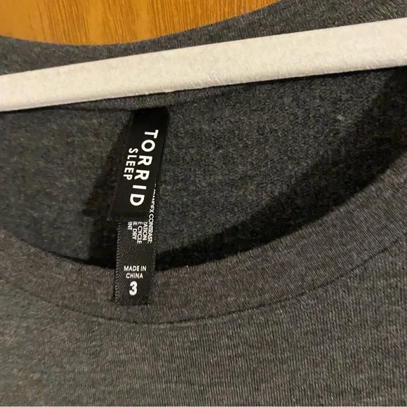 Torrid rose sleeve long sleeve shirt size 3X - Picture 3 of 4